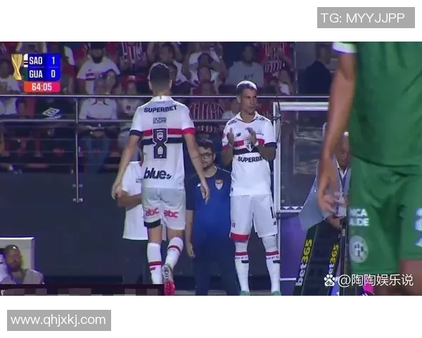 足球明星感染病毒的消息引发关注他们的健康状况如何影响赛季表现