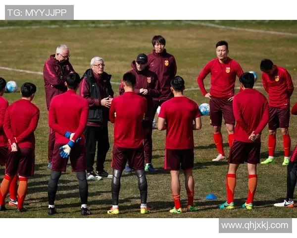 足球明星与国足亲密互动瞬间展现团结与梦想的力量 足球明星与国足亲密互动瞬间展现团结与梦想的力量